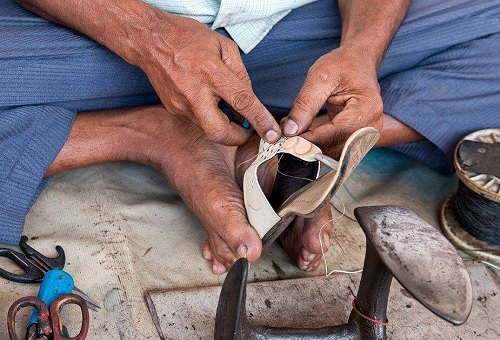 THE SOCIO - ECONOMIC CONDITION OF COBBLER COMMUNITY  WITH SPECIAL REFERENCE TO SATARA CITY