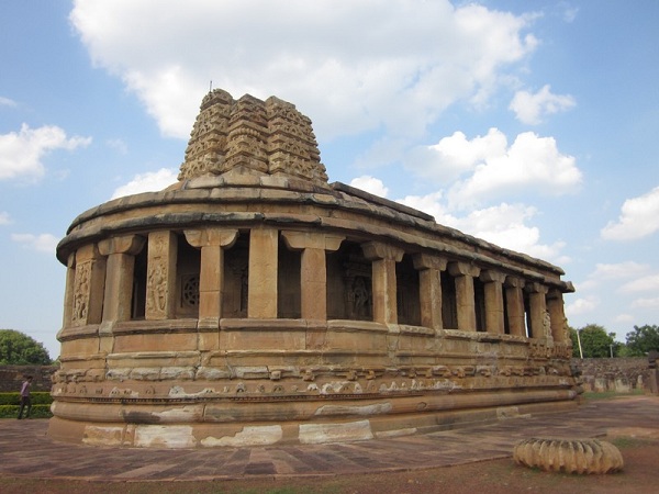 OPPORTUNITIES OF KARNATAKA’S  HERITAGE IN TOURISM DEVELOPMENT (A Study on Major Monuments Of  Karnataka)