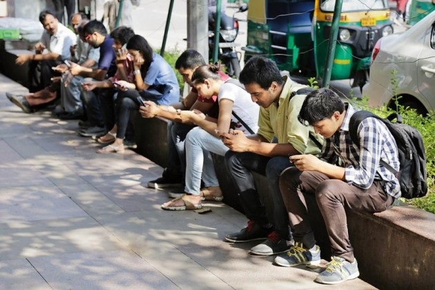 MOBILE PHONE ADDICTION IN ART AND SCIENCE  FACULTY IN COLLEGE STUDENTS.