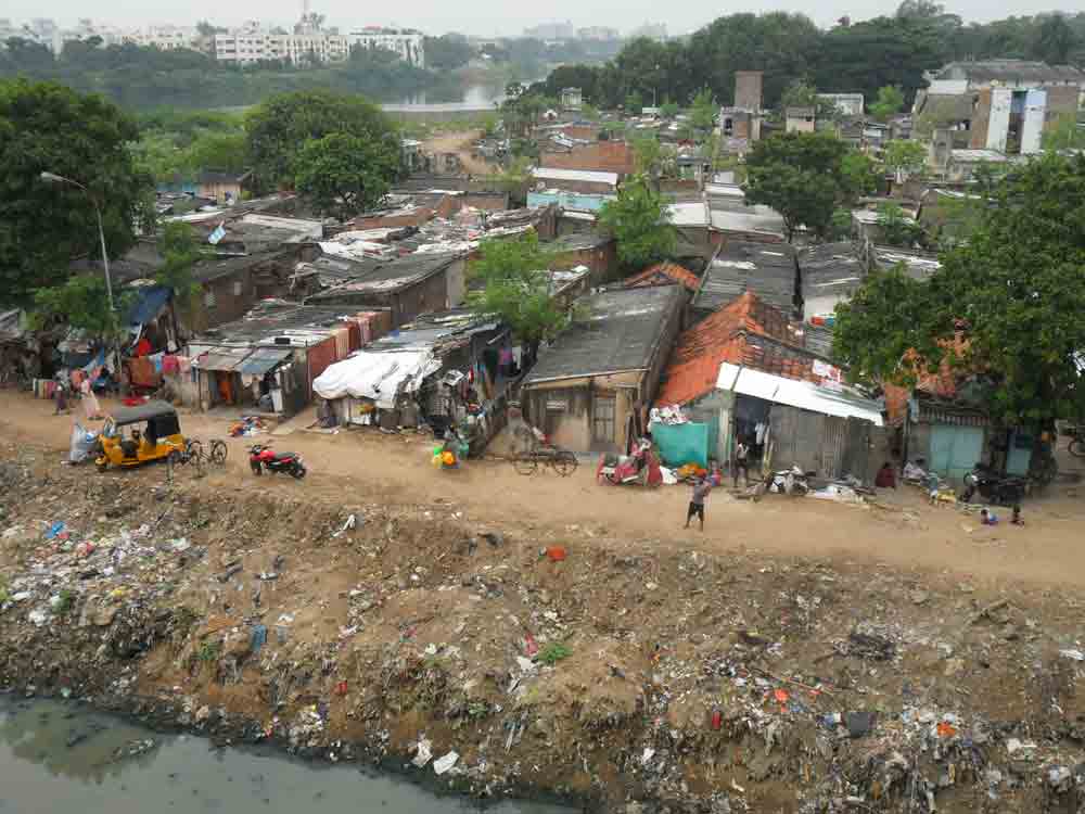 WOMEN HEALTH IN SLUM AREAS:  REVIEW EVIDENCE