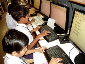 A COMPARATIVE STUDY OF EFFECTIVENESS OF COMPUTER ASSISTED  INSTRUCTION AND TRADITIONAL METHOD OF TEACHING  MATHEMATICS TO THE 8TH STANDARD