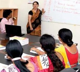 A STUDY OF NON VERBAL CREATIVITY AND TEACHER EFFECTIVENESS OF TEACHER TRAINER
