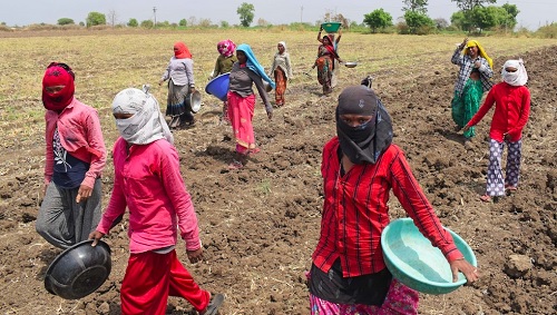 चंद्रपूर जिल्ह्यातील रोजंदारी तत्त्वावर काम करणाऱ्या महिला कामगारांना सामाजिक समस्या: एक अध्ययन चंद्रपूर जिल्ह्यातील रोजंदारी तत्त्वावर काम करणाऱ्या महिला कामगारांना सामाजिक समस्या: एक अध्ययन