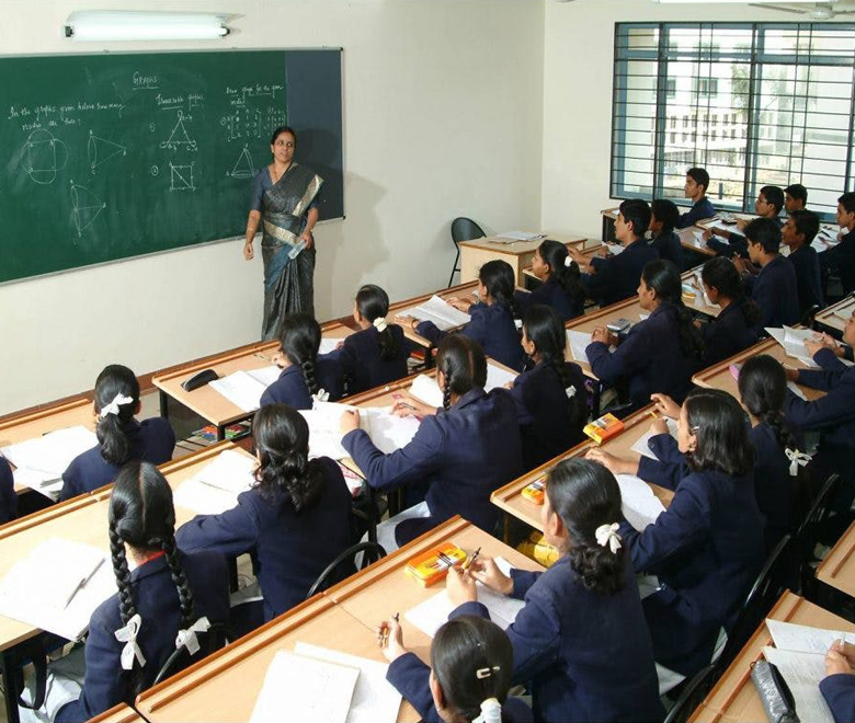 इयत्ता नववीमधील विद्यार्थ्यांना समीकरणे सोडविताना येणाऱ्या अडचणींचा शोध घेवून त्यावरील उपाययोजनांची परिणामकारकता अभ्यासणे