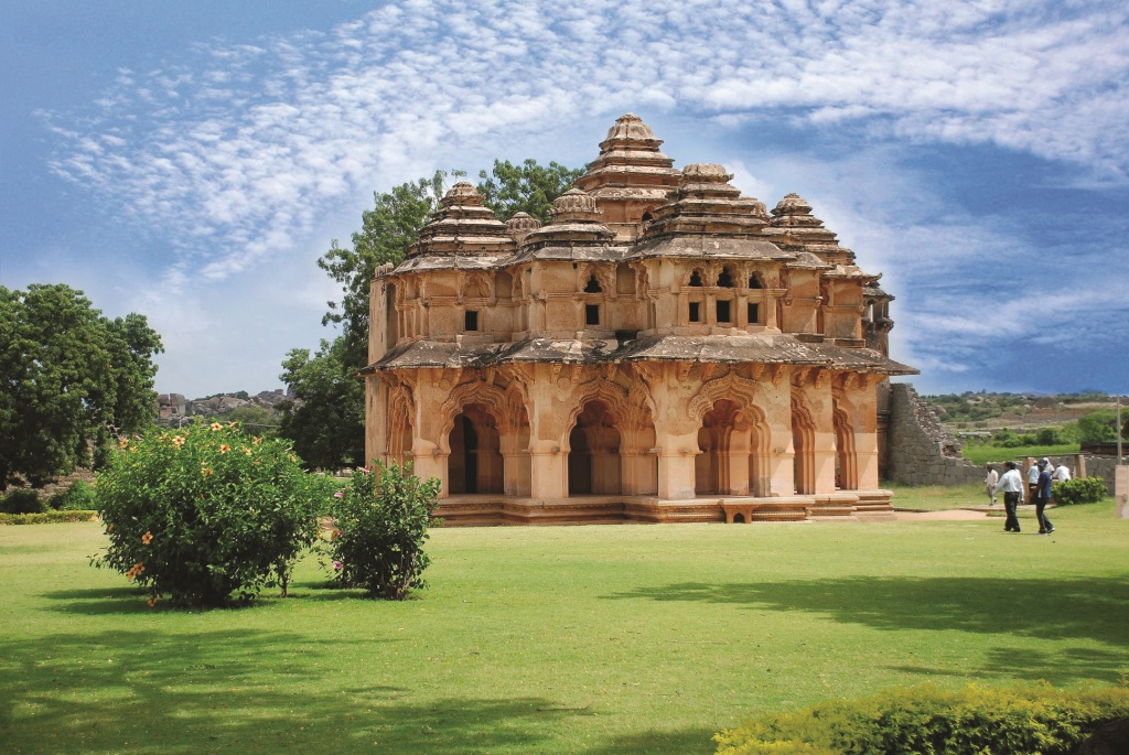 THE VIJAYANAGARA EMPIRE: CULTURAL AND ECONOMIC CONTRIBUTIONS THE VIJAYANAGARA EMPIRE: CULTURAL AND ECONOMIC CONTRIBUTIONS