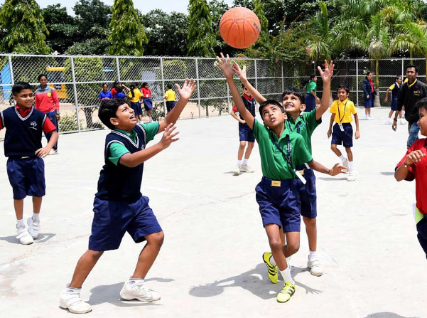 COMPARATIVE EFFECTS OF DIFFERENT TRAINING PROGRAMS ON PHYSICAL AND PHYSIOLOGICAL VARIABLES OF SCHOOL BOYS