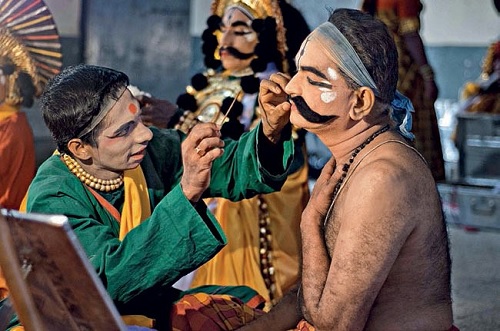EXPLORING THE CONCEPT OF INDIANNESS IN CONTEMPORARY INDIAN  THEATRE: THEMES, IDENTITY, AND CULTURAL EXPRESSION