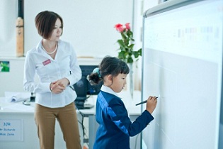 COMPREHENSIVE CAPACITY BUILDING AND INNOVATION FOR CHANGE AND DEVELOPMENT IN ICT IMPLEMENTATION IN EDUCATION: RESTRUCTURE AND RE-CULTURE