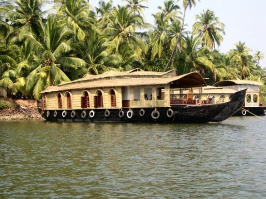 मालवा प्रदेश के प्राकृतिक पर्यटन केन्द्रों में पर्यटको का संचरण प्रतिरूप