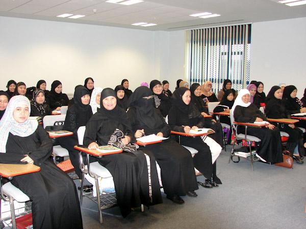 A STUDY OF INTERNET USAGE DIFFERENCES BETWEEN ARAB AND NON-ARAB STUDENTS: A CASE STUDY OF UUM'S POSTGRADUATE STUDENTS