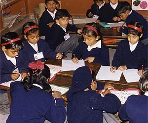 MEDIUM OF INSTRUCTION OF SCHOOLING AND GENDER OF SECONDARY SCHOOL STUDENTS INFLUENCE ON THE THEIR IDENTITY & HUMANISTIC VALUE - A STUDY IN PUSAD CITY