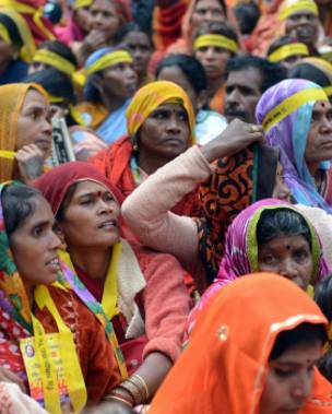 दलित आणि अदिवासी समाजाचा विकास आणि पंचवार्षिक योजना 