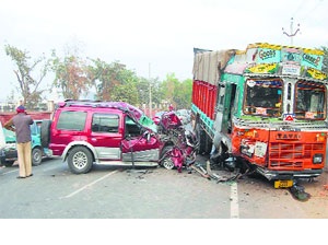 हकीकत...सड़क हादसों की हकीकत...सड़क हादसों की