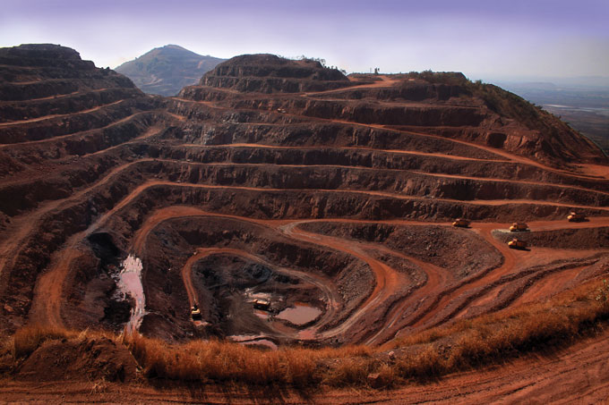 SPATIAL ANALYSIS OF SOIL CONTAMINATION BY IRON ORE MINING  OF BELLARY- HOSPET –SANDUR IRON ORE MINING REGION,  KARNATAKA: A QUANTITATIVE APPROACH 