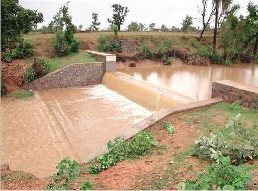 EFFECT OF WATERSHED DEVELOPMENT PROGRAMME ON CROPPING PATTERN, CROP PRODUCTIVITY AND SOCIO-ECONOMIC STATUS OF KARWADI- NANDAPUR WATERSHED