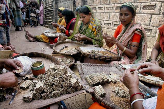 PRESENT STATUS OF BEEDI LABOURER : A CASE STUDY ON JANGIPUR SUB-DIVISION, MURSHIDABAD DISTRICT, WEST BENGAL