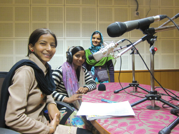 CR AS A PARTICIPATORY GRASSROOT COMMUNICATION  TOOL : A  CASE STUDY OF ALFAZ-E-MEWAT COMMUNITY  RADIO STATION