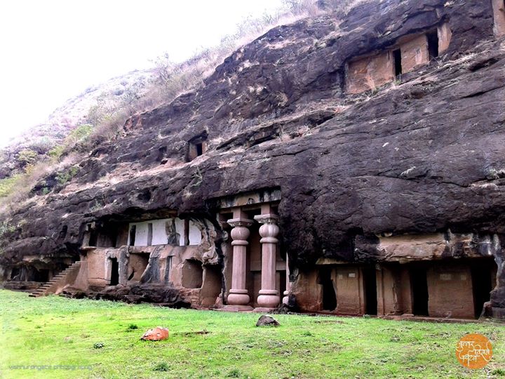 जुन्नर येथील मानमोडी गटातील अंबा-अंबिका गटातील लेणी क्र. 26 या चौत्यगृहातील वृक्ष लागवडीसंबंधी माहिती देणारे शिलालेख.