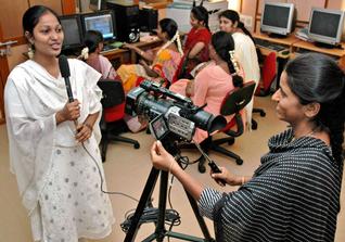 CAREER PATTERNS AND FAMILY LIFE OF MEDIA WOMEN