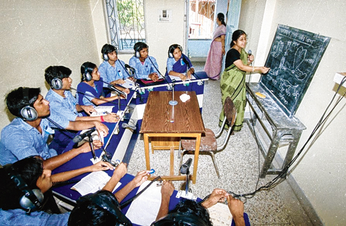 A STUDY ON PERFORMANCE OF NORMAL HEARING AND HEARING IMPAIRED CHILDREN IN BENGALI SUBJECT A STUDY ON PERFORMANCE OF NORMAL HEARING AND HEARING IMPAIRED CHILDREN IN BENGALI SUBJECT