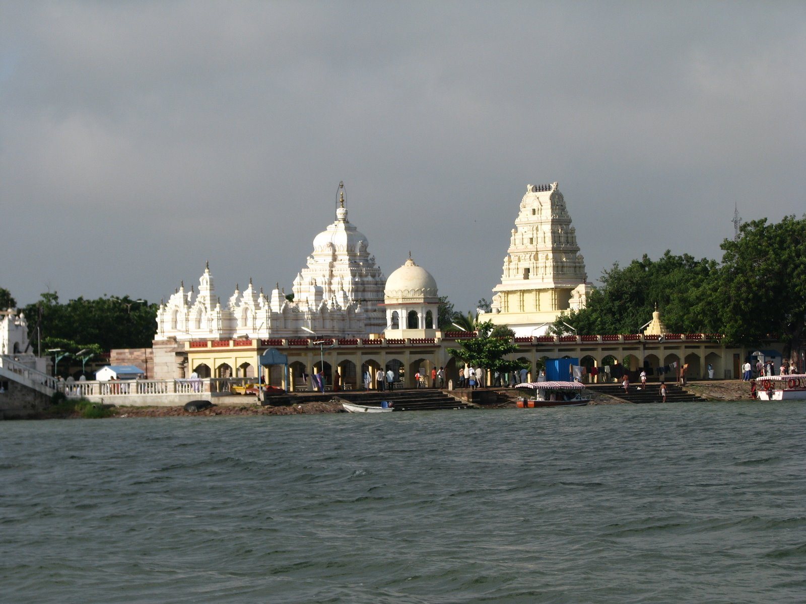 LAKULEEHA AND PASHUPATA PANTHA (SECT) AS MENTIONED IN THE INSCRIPTIONS OF BAGALAKOTE DISTRICT LAKULEEHA AND PASHUPATA PANTHA (SECT) AS MENTIONED IN THE INSCRIPTIONS OF BAGALAKOTE DISTRICT