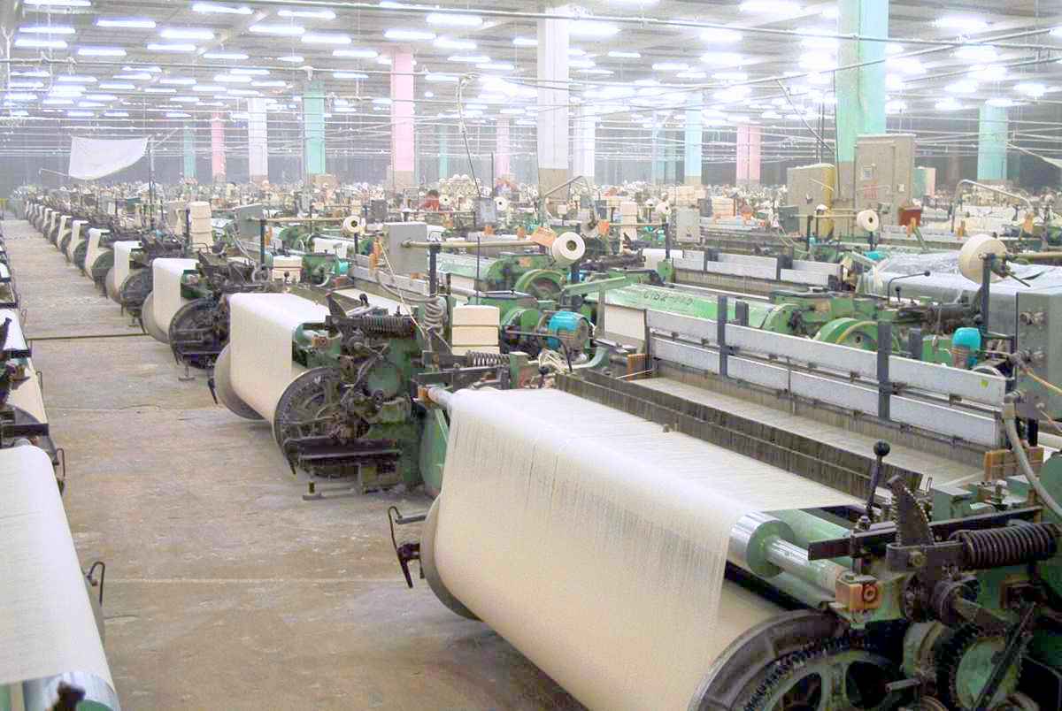 “AN ANALYTICAL STUDY OF EMPLOYMENT STATUS OF  MANUFACTURING INDUSTRIES IN WARDHA DISTRICT”