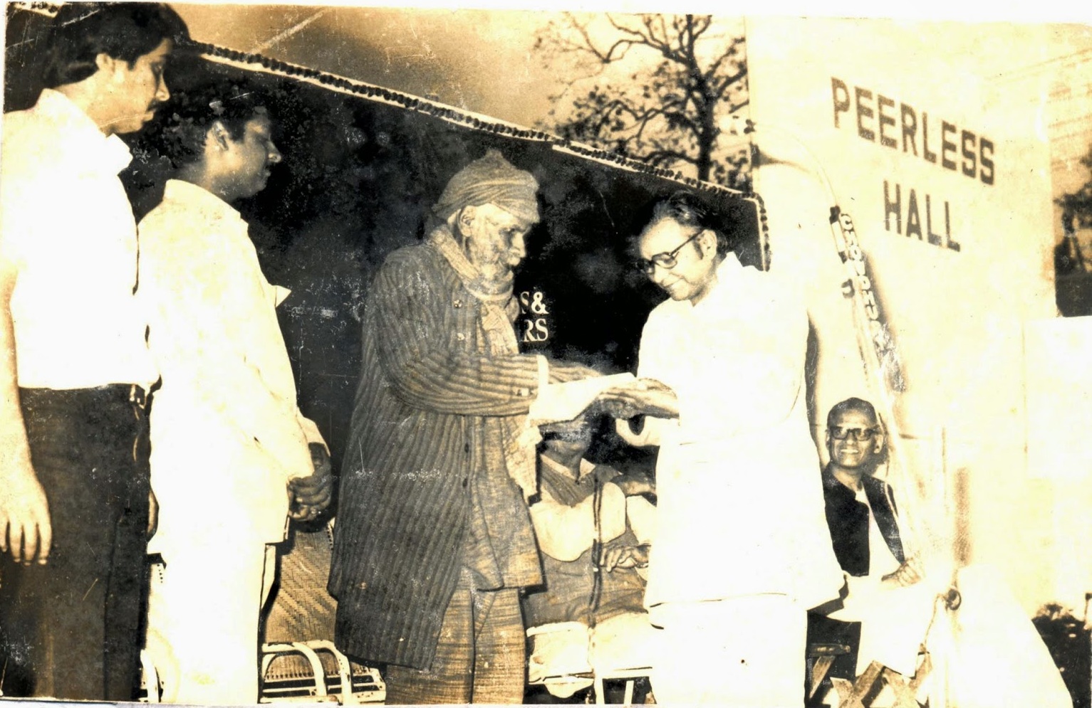स्वातंत्र्योत्तर चुनाव प्रणाली एवं नेताओ के वायदे (कमलेश्वर के उपन्यासो के आधारपर) स्वातंत्र्योत्तर चुनाव प्रणाली एवं नेताओ के वायदे (कमलेश्वर के उपन्यासो के आधारपर)