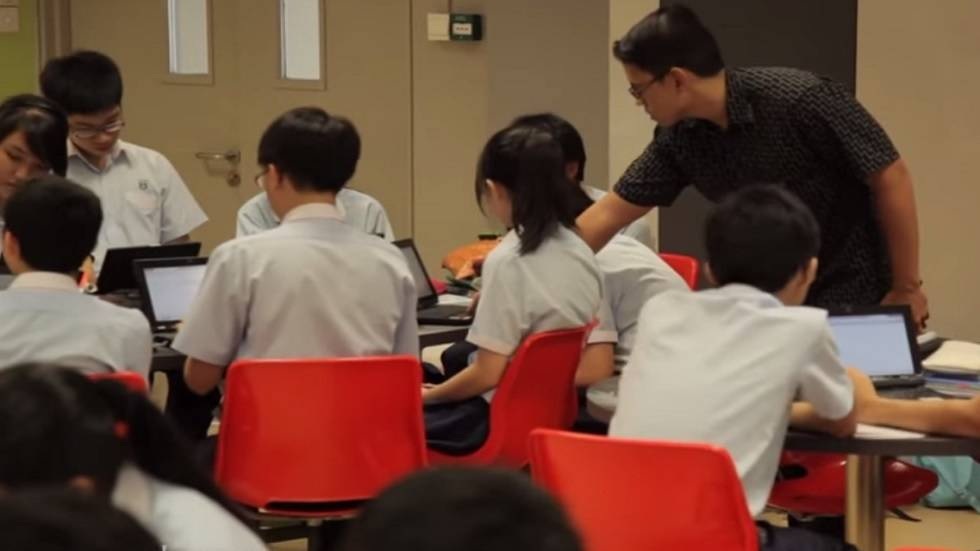 TEACHERS ATTITUDE TOWARDS THE USE OF  NEW TECHNOLOGY IN TEACHING