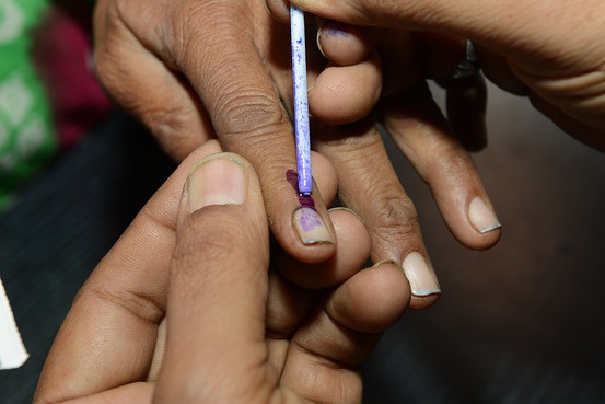मतदान व्यवहार तथा जातियों का राजनीतिकरण की समीक्षा