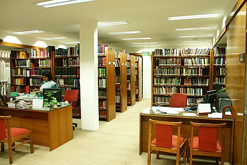 UTILIZATION OF LIBRARY RESOURCES AND SERVICES:  LITERATURE REVIEW