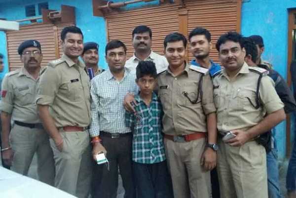 शासकीय कल्याणकारी नीतियों का पुलिस अधिकारी एवं कर्मियों पर प्रभाव का तुलनात्मक अध्ययन (इन्दौर नगर के सन्दर्भ में ) शासकीय कल्याणकारी नीतियों का पुलिस अधिकारी एवं कर्मियों पर प्रभाव का तुलनात्मक अध्ययन (इन्दौर नगर के सन्दर्भ में )