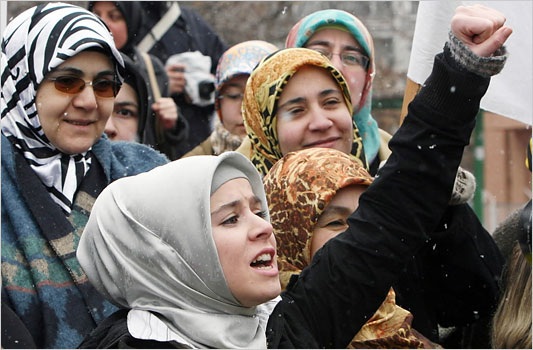 PROBLEMS AND PROSPECTS OF SOCIAL TRANSFORMATION AMONG MUSLIM WOMEN: A SOCIOLOGICAL STUDY PROBLEMS AND PROSPECTS OF SOCIAL TRANSFORMATION AMONG MUSLIM WOMEN: A SOCIOLOGICAL STUDY