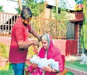 मुखवटा एक जिवंत शिल्प..........(यावर एक अभ्यास)