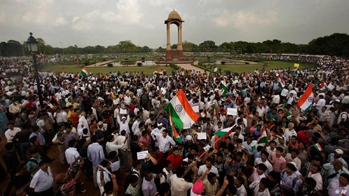 लोकतंत्र एवं संचार माध्यम: चुनौतियाँ एवं समाधान
